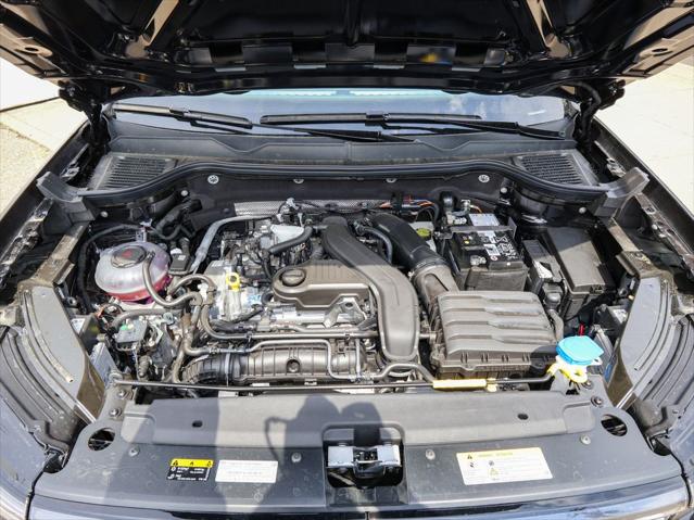 2026 Volkswagen Taos SE Black
