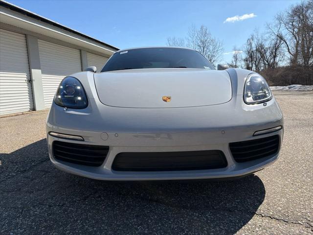 2022 Porsche 718 Cayman T