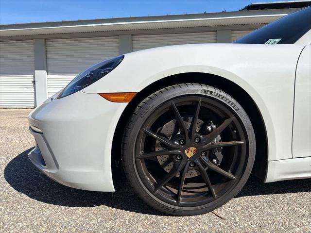 2022 Porsche 718 Cayman T