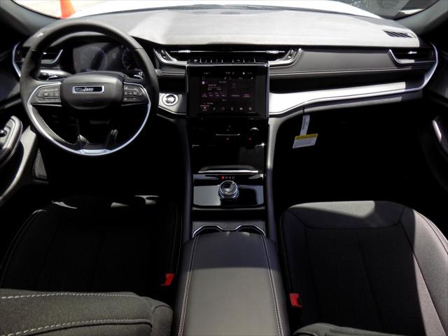 2026 Jeep Grand Cherokee Altitude 4x2