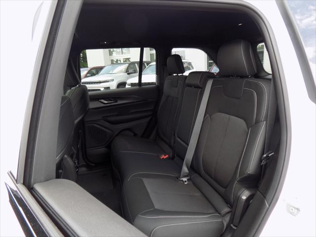 2026 Jeep Grand Cherokee Altitude 4x2