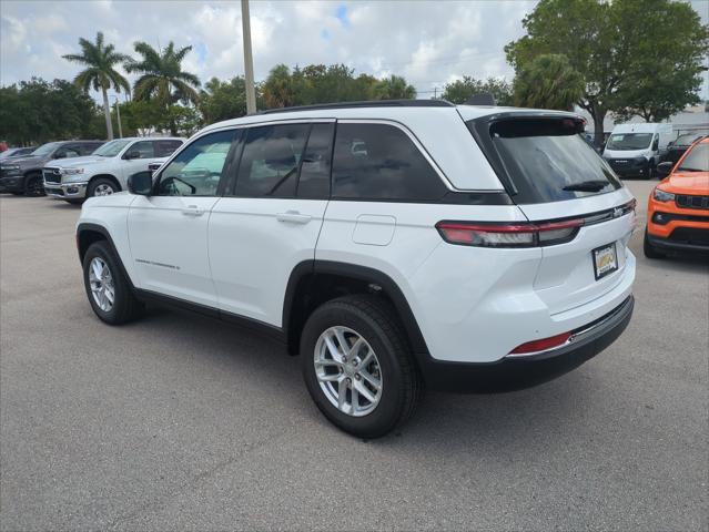 2026 Jeep Grand Cherokee Laredo 4x2