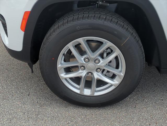 2026 Jeep Grand Cherokee Laredo 4x2