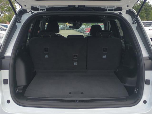 2026 Jeep Grand Cherokee Laredo 4x2