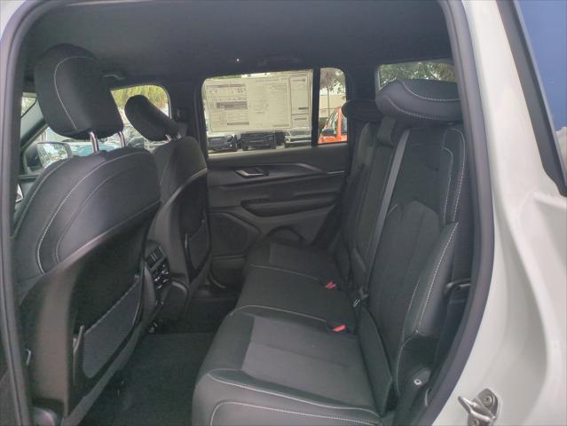 2026 Jeep Grand Cherokee Laredo 4x2