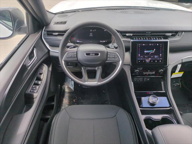 2026 Jeep Grand Cherokee Laredo 4x2