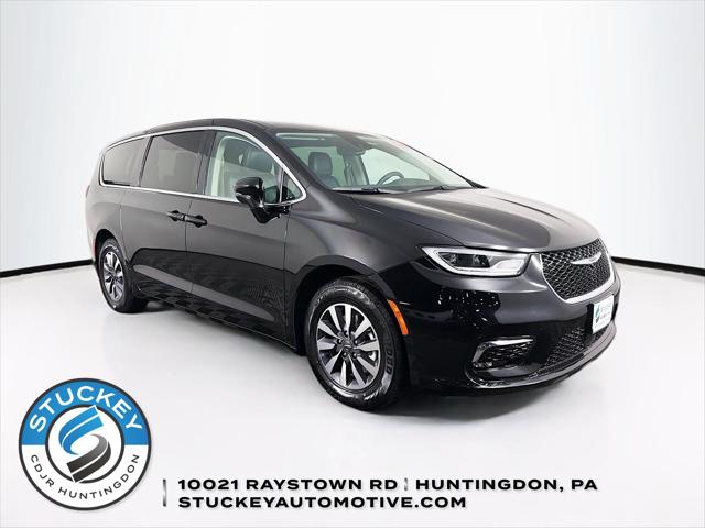2024 Chrysler Pacifica Hybrid Select