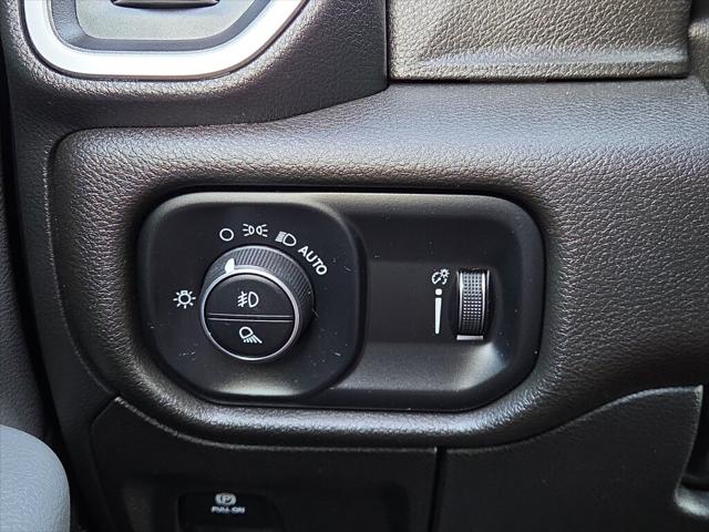 2022 Ram 1500 Big Horn Crew Cab 4x4 5'7" Box