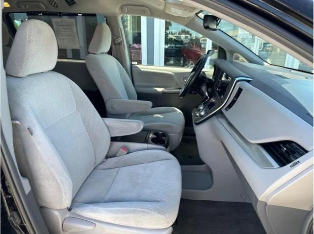 2019 Toyota Sienna LE 8 Passenger