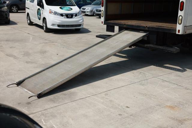 2005 Ford E-350 Cutaway Base