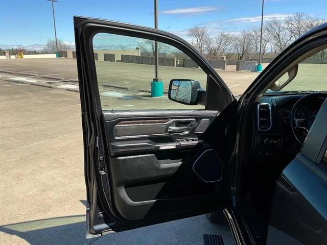 2019 Ram 1500 Laramie Crew Cab 4x4 6'4" Box