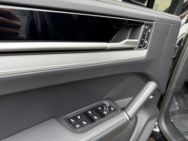 2024 Porsche Cayenne E-Hybrid Turbo