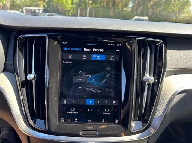 2024 Volvo V60 Cross Country B5 Ultimate