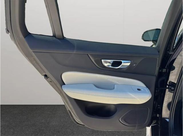 2024 Volvo V60 Cross Country B5 Ultimate