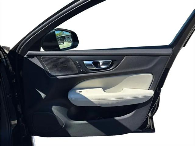2024 Volvo V60 Cross Country B5 Ultimate