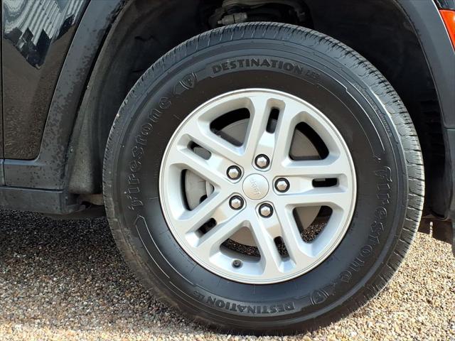 2024 Jeep Grand Cherokee Laredo 4x2