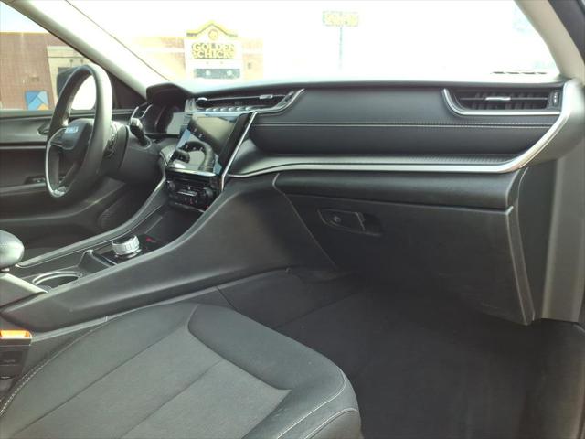 2024 Jeep Grand Cherokee Laredo 4x2