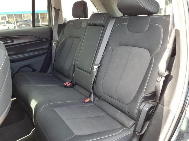 2024 Jeep Grand Cherokee Laredo 4x2