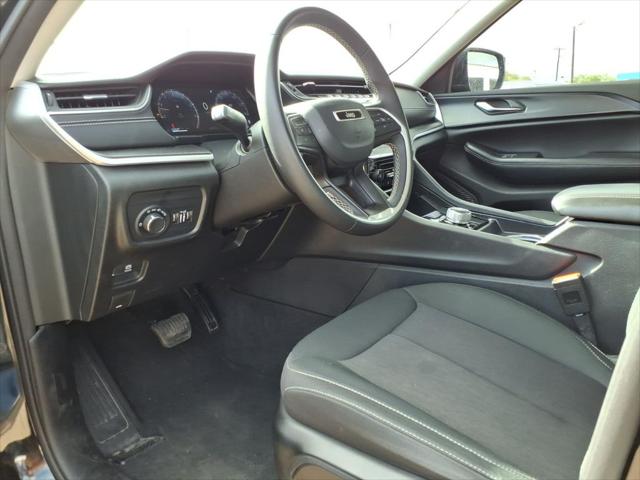 2024 Jeep Grand Cherokee Laredo 4x2