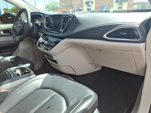 2024 Chrysler Pacifica Hybrid Select