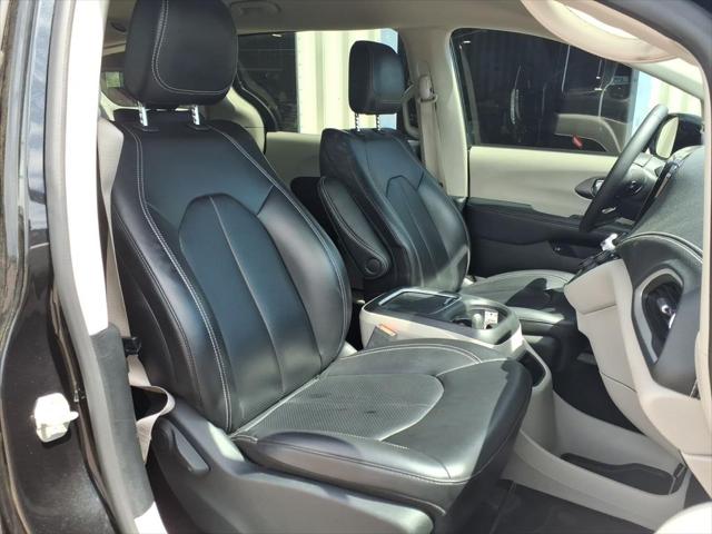 2024 Chrysler Pacifica Hybrid Select