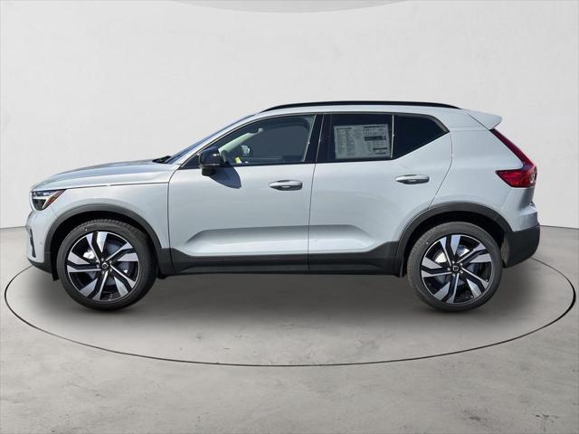 2026 Volvo XC40 Plus, B5 AWD Gas (mild hybrid), Dark