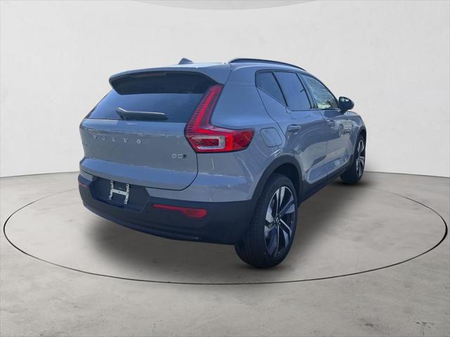 2026 Volvo XC40 Plus, B5 AWD Gas (mild hybrid), Dark