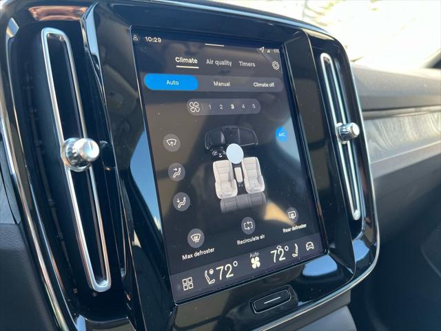 2026 Volvo XC40 Plus, B5 AWD Gas (mild hybrid), Dark