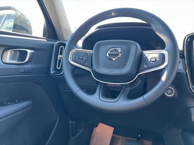 2026 Volvo XC40 Plus, B5 AWD Gas (mild hybrid), Dark