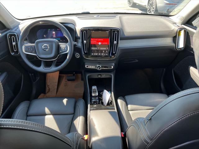 2026 Volvo XC40 Plus, B5 AWD Gas (mild hybrid), Dark