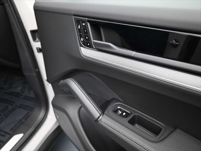 2026 Porsche Cayenne AWD