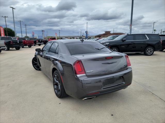 2022 Chrysler 300 Touring L