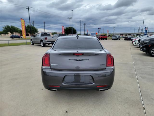 2022 Chrysler 300 Touring L