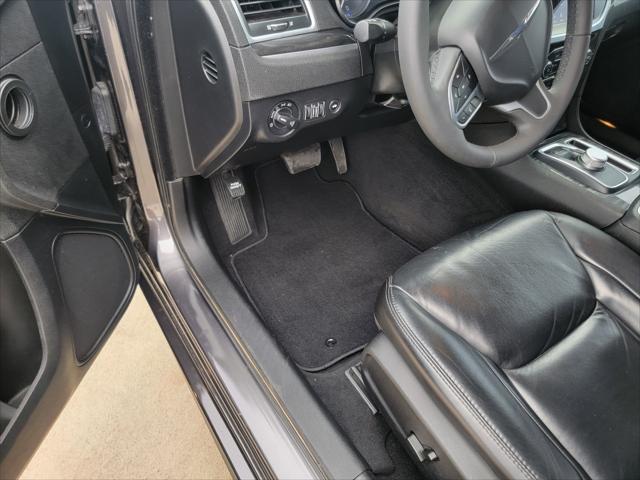 2022 Chrysler 300 Touring L