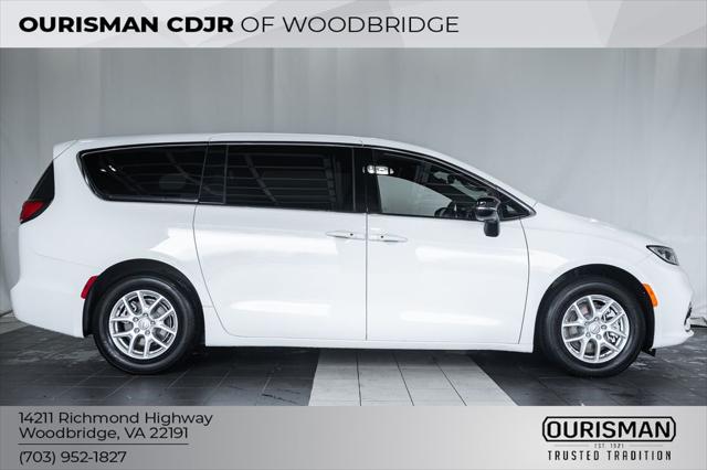 2025 Chrysler Pacifica Select