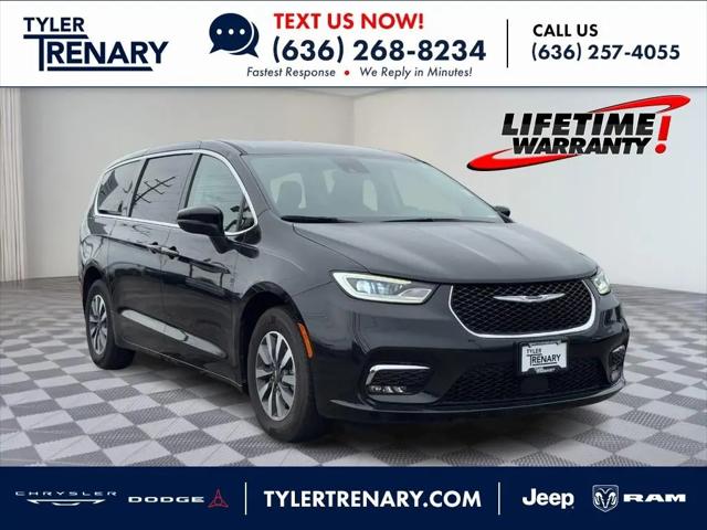 2023 Chrysler Pacifica Hybrid Touring L for sale in Pacific, MO