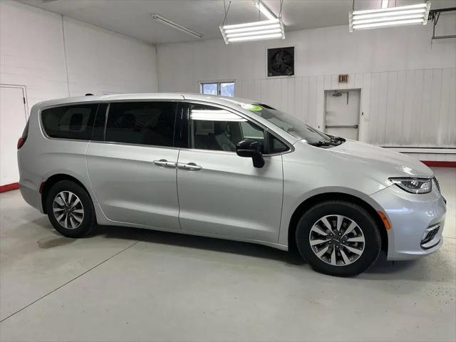 2024 Chrysler Pacifica Hybrid Select for sale in Beaverdale, PA