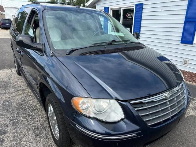2007 Chrysler Town & Country Limited for sale in Machesney Park, IL