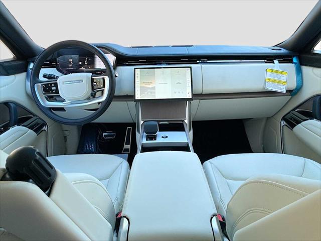 2026 Land Rover Range Rover P400 SE 7 Seat