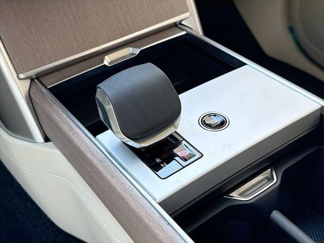 2026 Land Rover Range Rover P400 SE 7 Seat