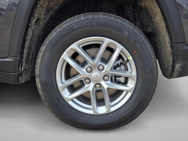2026 Jeep Grand Cherokee Laredo 4x2