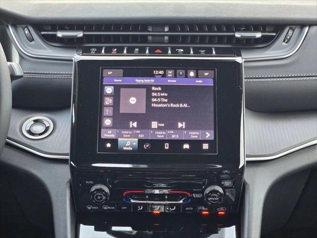 2026 Jeep Grand Cherokee Laredo 4x2