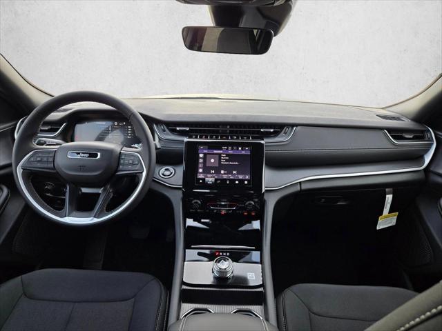 2026 Jeep Grand Cherokee Laredo 4x2