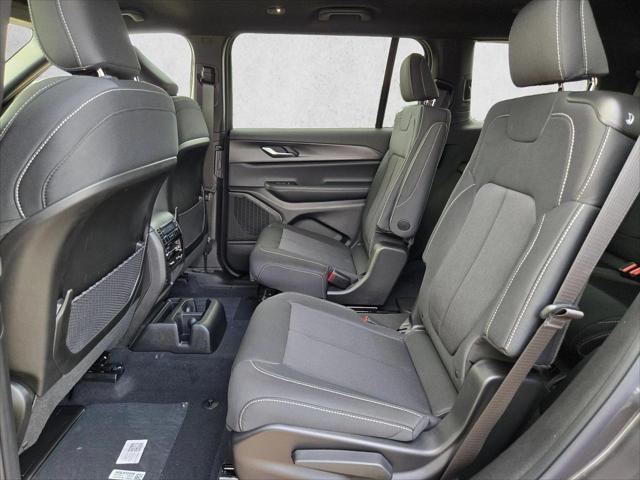 2026 Jeep Grand Cherokee Laredo 4x2