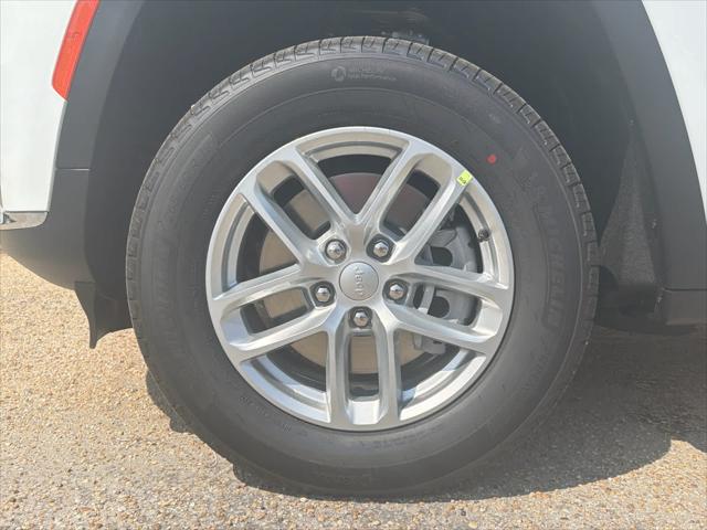 2026 Jeep Grand Cherokee Laredo 4x2