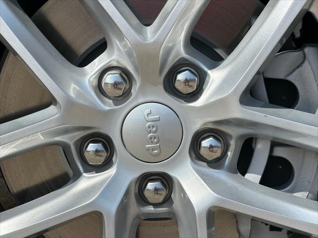 2026 Jeep Grand Cherokee Laredo 4x2