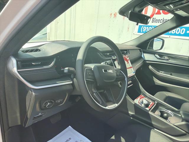 2026 Jeep Grand Cherokee Laredo 4x2
