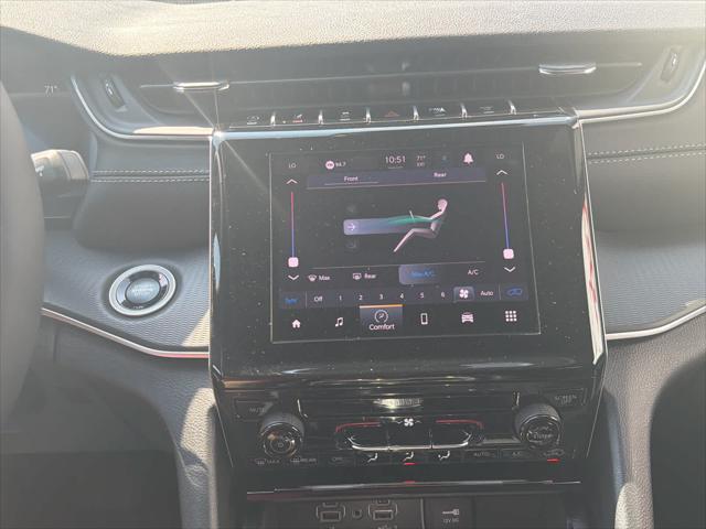 2026 Jeep Grand Cherokee Laredo 4x2