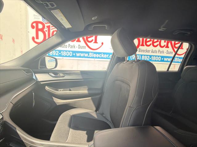 2026 Jeep Grand Cherokee Laredo 4x2