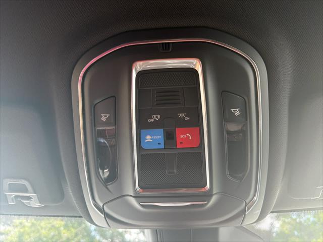 2026 Jeep Grand Cherokee Laredo 4x2